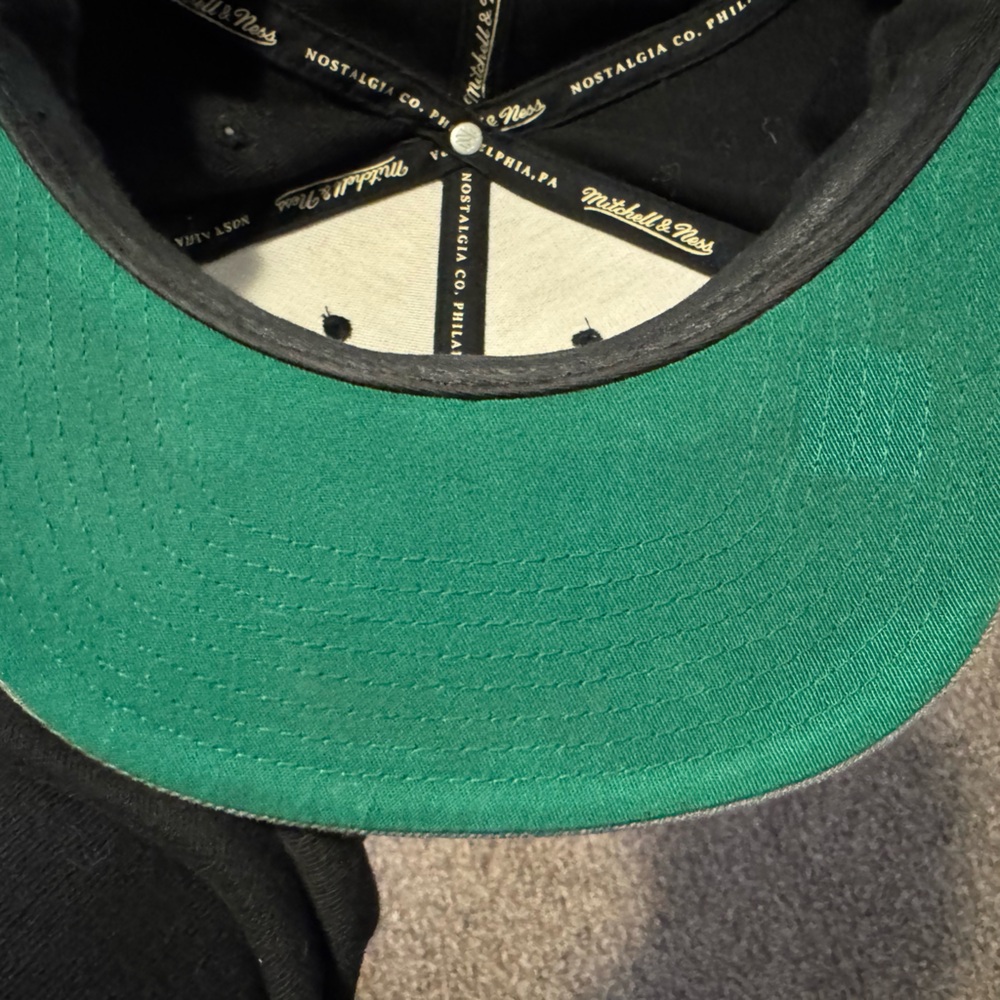 Mitchell & Ness San Antonio Spurs NBA black adjustable snapback cap. - Picture 4 of 7